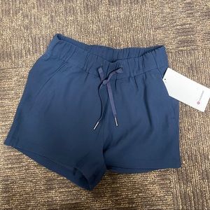 Lululemon on the fly shorts woven